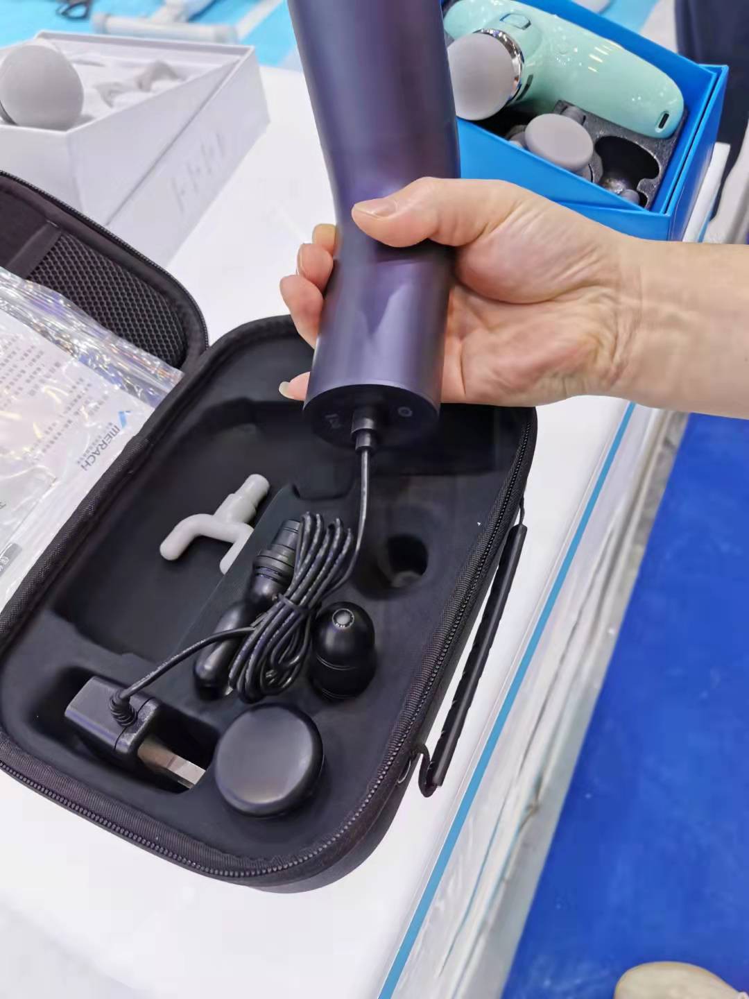 Πώς σχεδιάζεται η καρφίτσα pogo φόρτισης για τη συσκευή Makeup;