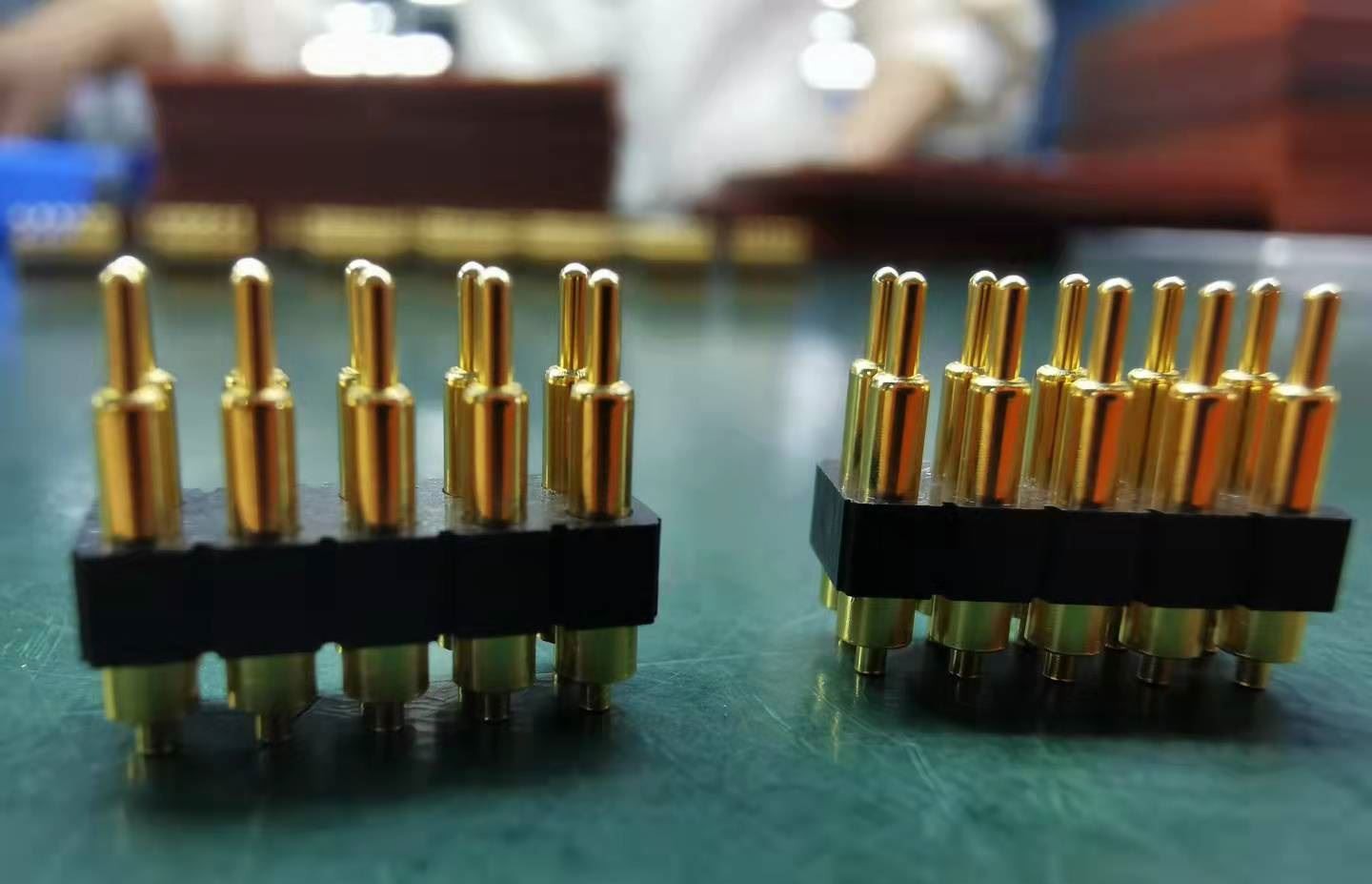 Η λειτουργία του υψηλής ρεύματος συνδετήρα καρφιτσών Pogo