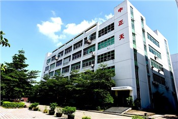 Πώς να βρείτε έναν κατάλληλο κατασκευαστή καρφιτσών Pogo